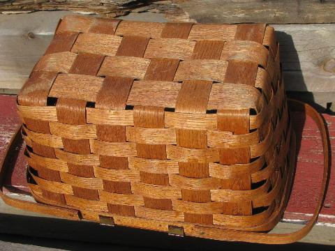 50's vintage wood splint basket picnic hamper, holds utensils on lid
