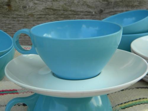 50s-60s vintage melmac coffee cups & saucers, retro aqua & white