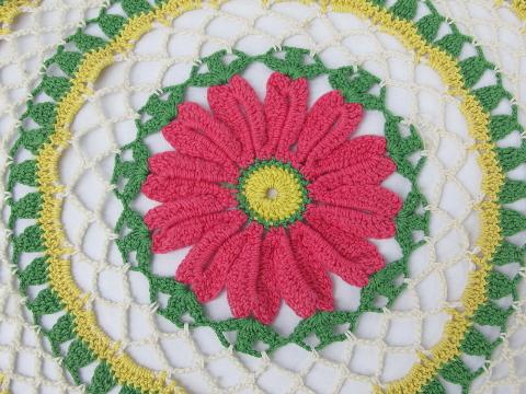 60s vintage pink & green flower pattern crochet lace daisy doily