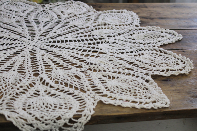70s 80s vintage giant doily table cover, pineapple pattern crochet lace