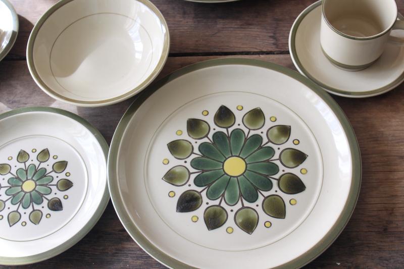 70s vintage Japan stoneware dinnerware set, hippie mod flower power daisy starburst
