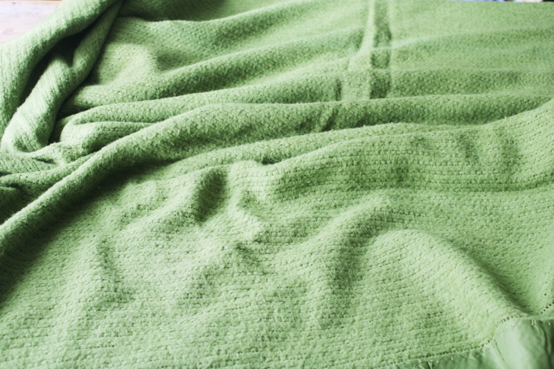 70s vintage avocado green acrylic thermal weave blanket, queen size 74 x 84