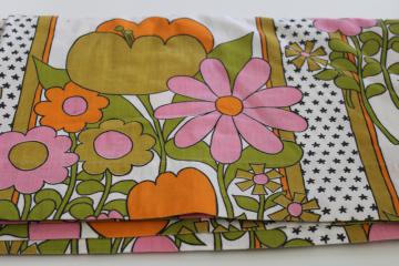 70s vintage hippie mod flowered bed sheet, pink, lime, orange, gold daisy print fabric