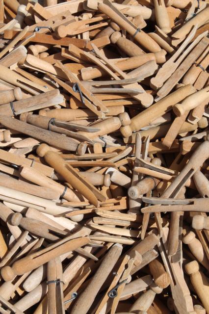 750+ vintage wood clothespins, primitive old wooden clothespin lot 