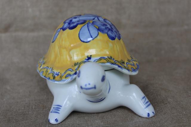 80s vintage Made in China porcelain turtle box, covered dish blue & white w/ yellow