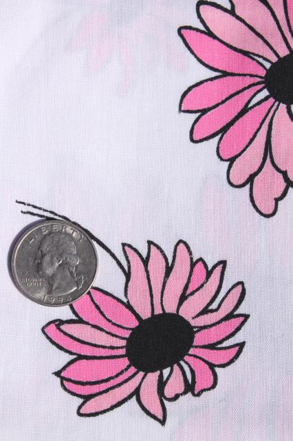 80s vintage cotton fabric w/ daisy print, retro pink & black daisies flowers
