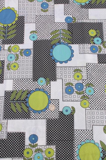 80s Vintage Fabric Black White Graphic Blocks Print W Giant Daisies