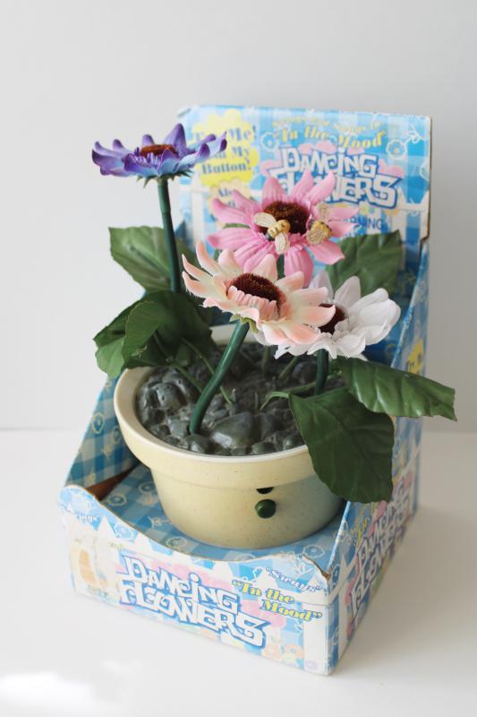 90s vintage Gemmy Dancing Flowers animatronic plays In the Mood big