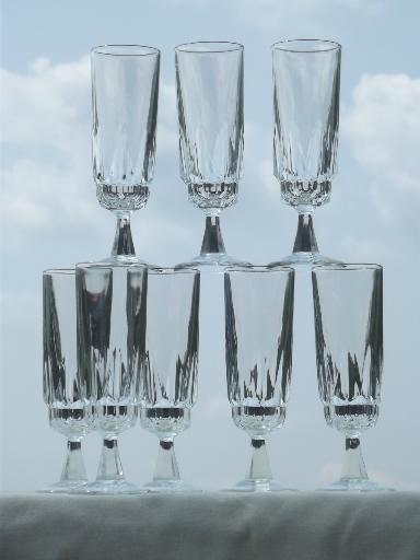 Arcoroc Artic fluted champagne glasses set of 8, vintage stemware