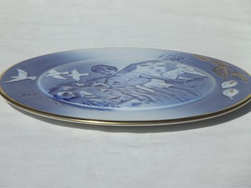 B&G blue & white Christmas  plate, vintage 1988 Peace On Earth lion & the lamb