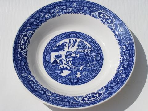 Blue Willow vintage Royal china, lot soup plates rimmed bowls