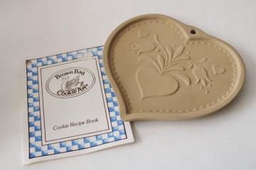 Brown Bag shortbread cookie mold, stoneware heart shape w/ recipe booklet