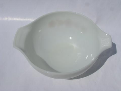 Butterfly Gold pattern vintage Pyrex kitchen glass bowl, 2 1/2 qt