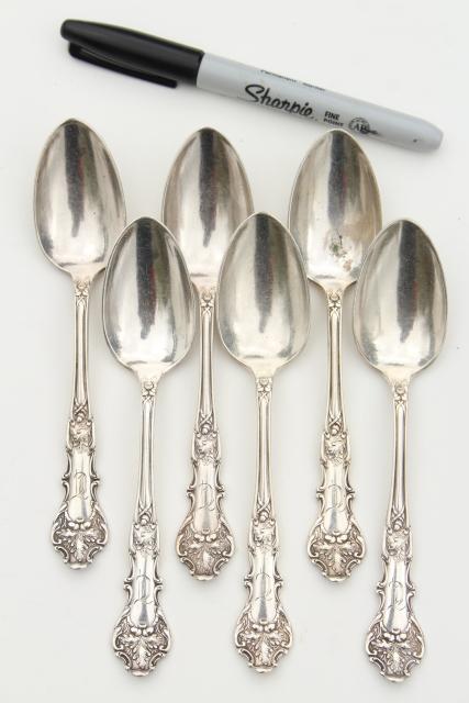 Charter oak leaf & acorn pattern silver tea spoons, engraved letter T monogram