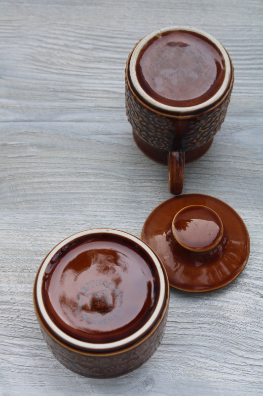 https://laurelleaffarm.com/item-photos/Connemara-Celtic-pattern-brown-earthenware-cream-and-sugar-set-mod-vintage-pottery-made-in-Ireland-Laurel-Leaf-Farm-item-no-wr0804291-4.jpg