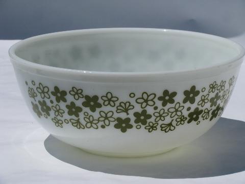 Crazy Daisy retro green flowers vintage Pyrex kitchen glass mixing bowl