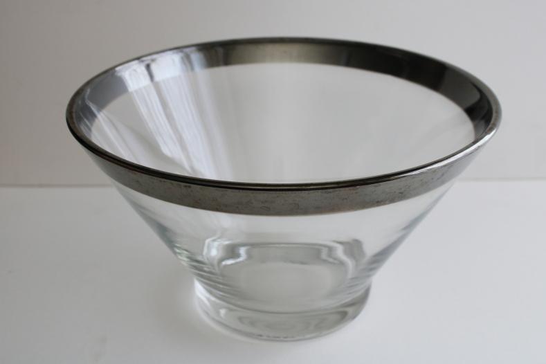 Dorothy Thorpe wide silver band glass salad or potato chips bowl, mid-century mod vintage
