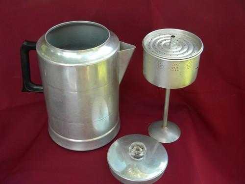 https://laurelleaffarm.com/item-photos/Farmhouse-vintage-20-cup-Comet-aluminum-coffee-pot-percolator-Laurel-Leaf-Farm-item-no-b822545-2.jpg