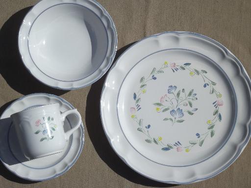 Floral Expressions dinnerware set, never used vintage Hearthside stoneware