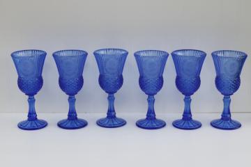 George Martha Washington blue glass water goblets, bicentennial vintage Avon glasses w/ portrait cameos