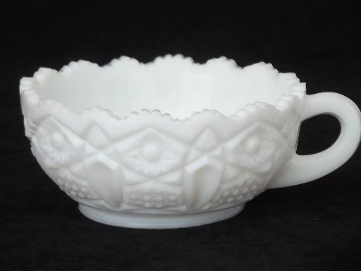 Heritage pattern milk glass nappy dishes, vintage L E Smith Heritage glass bowls 