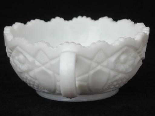 Heritage pattern milk glass nappy dishes, vintage L E Smith Heritage glass bowls 