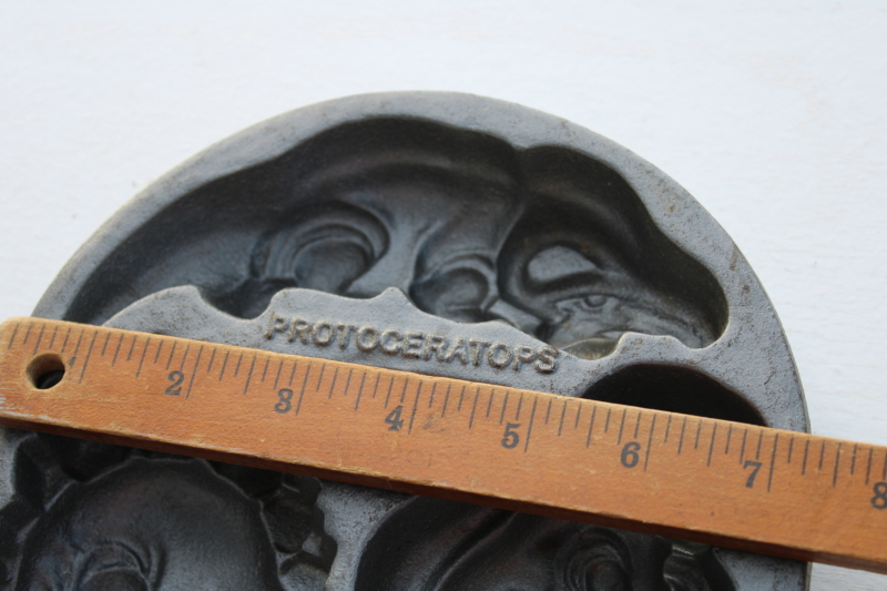 John Wright cast iron cakelet pan, dinosaur shapes mini cakes mold