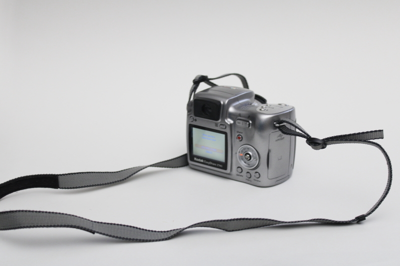 Kodak EasyShare Z740 digital camera, powers on, works