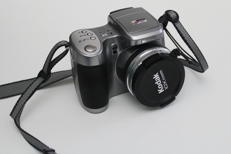 Kodak EasyShare Z740 digital camera, powers on, works