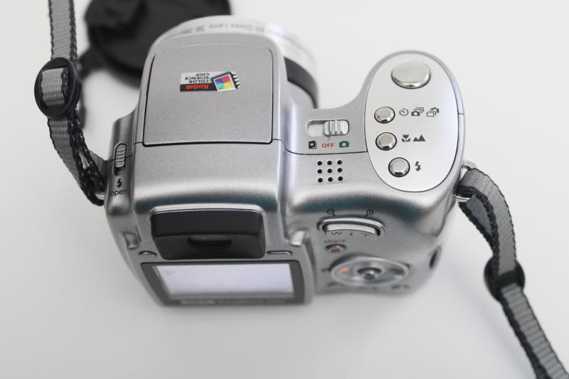 Kodak EasyShare Z740 digital camera, powers on, works
