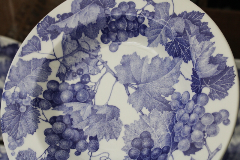 La Primula Italian ceramic soup bowls grapes pattern vintage blue  white dishes