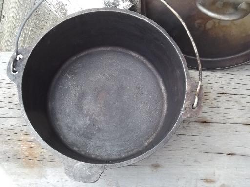Lodge cast iron dutch oven, large campfire cooking pot w/ lid for coals 
