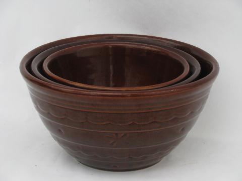 Marcrest daisy-dot nest of mixing bowls, vintage Western pottery