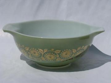 Medallion pattern vintage Pyrex kitchen glass bowl, olive green / gold