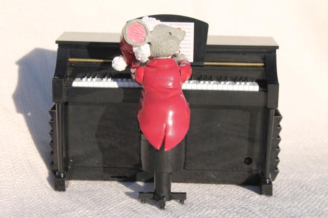 Mr. Christmas Maestro Mouse music box plays piano carols when you choose sheet music