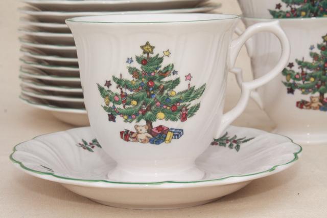Nikko Japan Happy Holidays Christmas tree china vintage cups & saucers set for 12