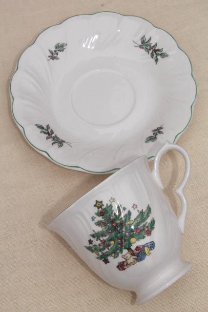 Nikko Japan Happy Holidays Christmas tree china vintage cups & saucers set for 12
