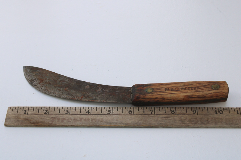 Old Hickory carbon steel butchers skinner knife w/ curved blade, primitive vintage patina