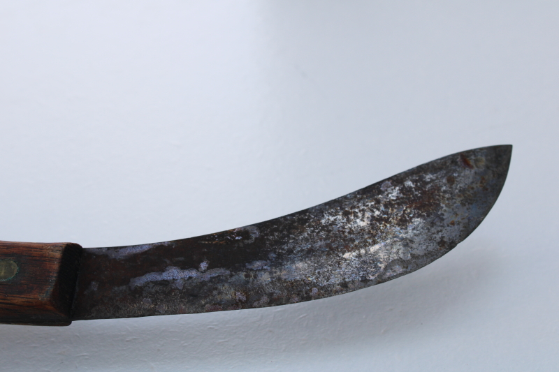Old Hickory carbon steel butchers skinner knife w/ curved blade, primitive vintage patina