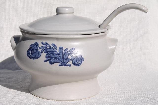 Pfaltzgraff Yorktowne soup tureen w/ ladle, blue & white pottery covered serving bowl