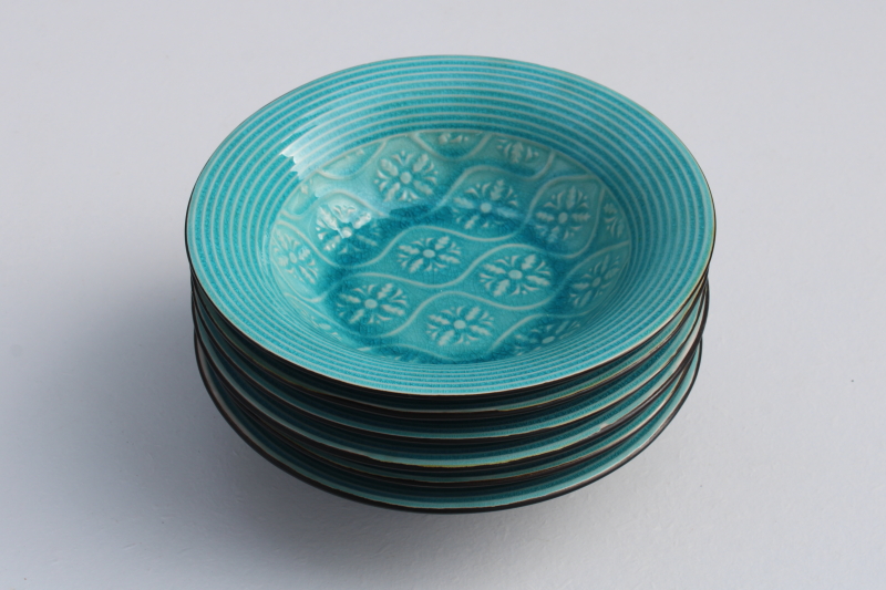 https://laurelleaffarm.com/item-photos/Pier-1-turquoise-crackle-matte-black-ceramic-soup-salad-bowls-set-of-6-Laurel-Leaf-Farm-item-no-wr041175-7.jpg