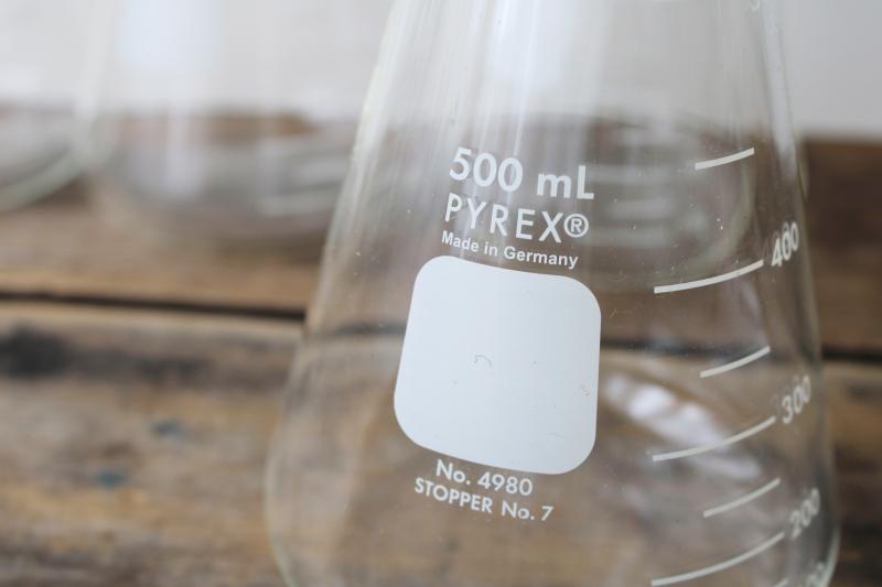 Pyrex beakers, 500ml flasks set of four, vintage lab glass chemistry bottles
