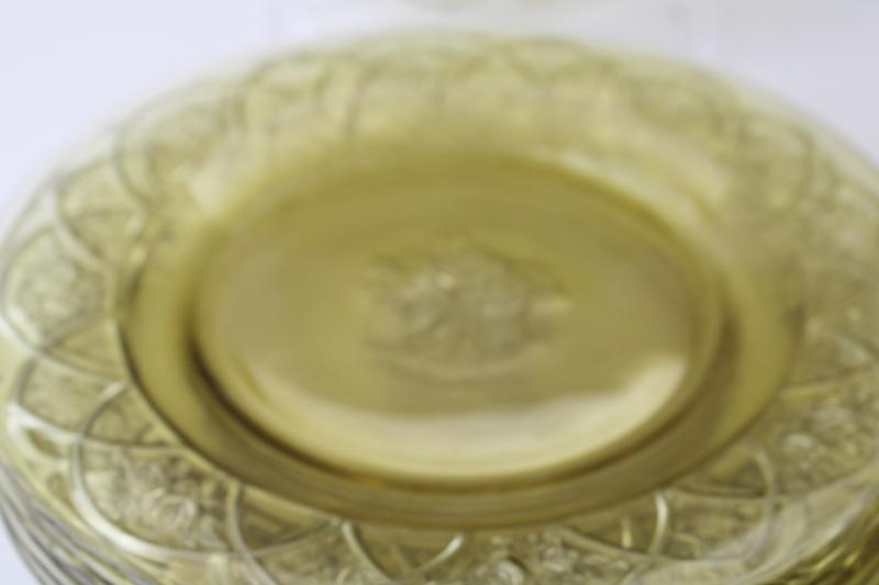 Rosemary pattern yellow glass plates, 1930s vintage depression era glassware