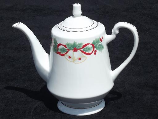 Sango Noel coffee pot and set of six cups and saucers, Chrismas holly china