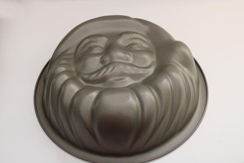 Santa face mold or cake pan w/ non-stick finish, made in Portugal bake ware