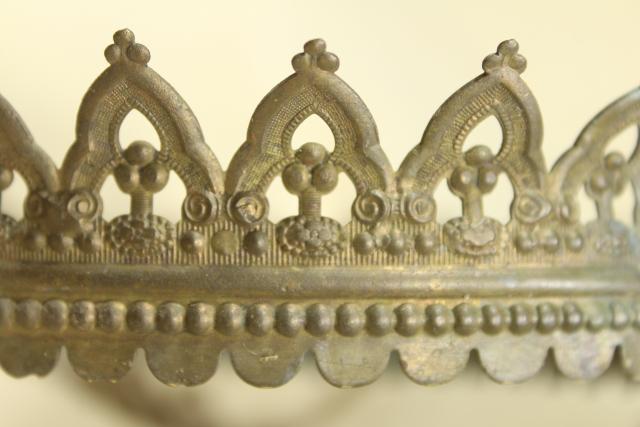 Santos style shabby brocante metal crowns, antique vintage lamp shade brass crown hardware