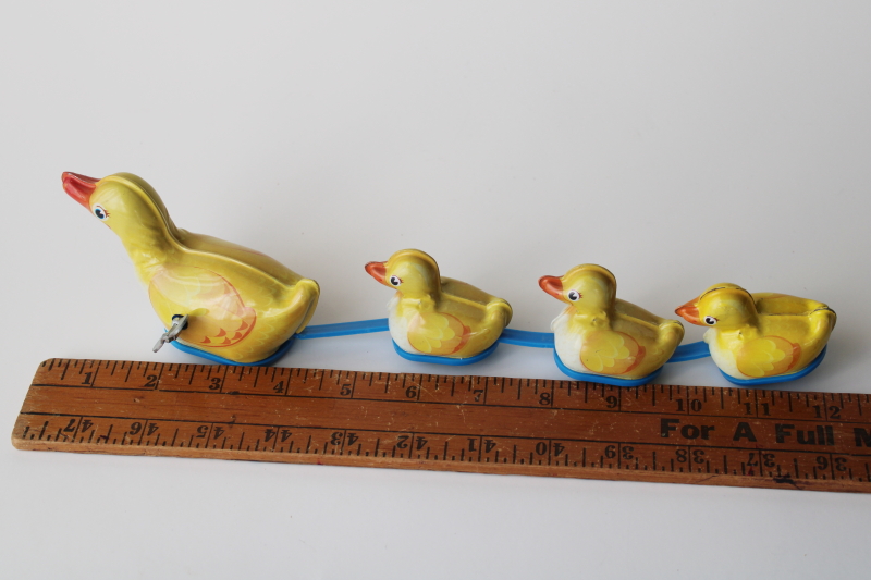 Schylling tin toy working wind up mama duck  ducklings, vintage look ducks