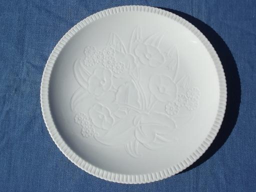 Shelledge vintage Syracuse china chop plate, shell edge white floral