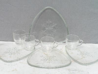 Snowflakes pattern vintage glass snack sets
