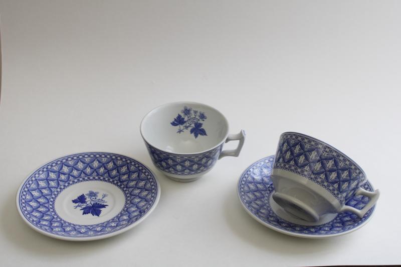 Spode England geranium pattern, vintage blue & white china tea cups & saucers